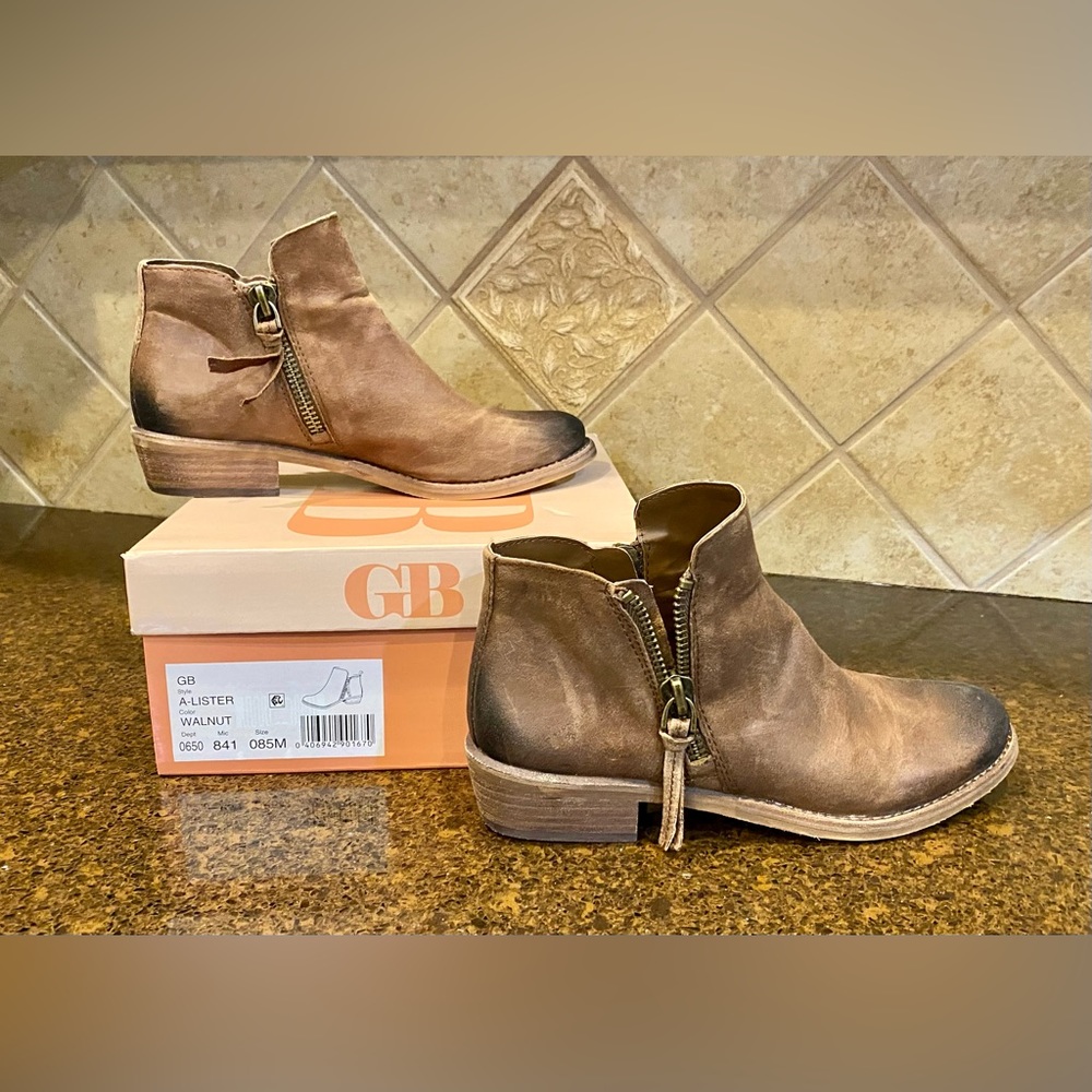 GB A-Lister Ankle Boots in Walnut Size 8.5